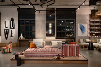 moxy st petersburg downtown