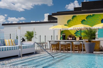 moxy st petersburg downtown