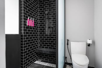 moxy bangkok ratchaprasong