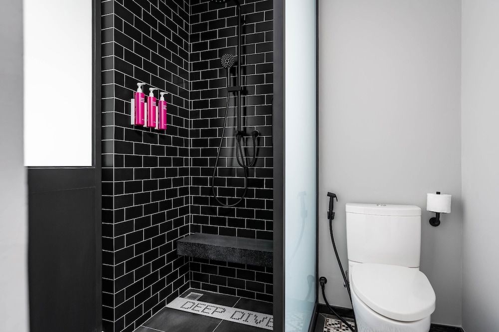 moxy bangkok ratchaprasong