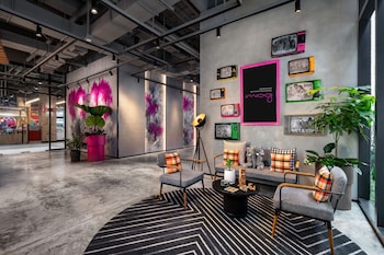 moxy bangkok ratchaprasong