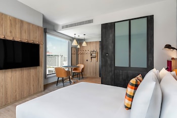 moxy bangkok ratchaprasong
