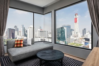 moxy bangkok ratchaprasong