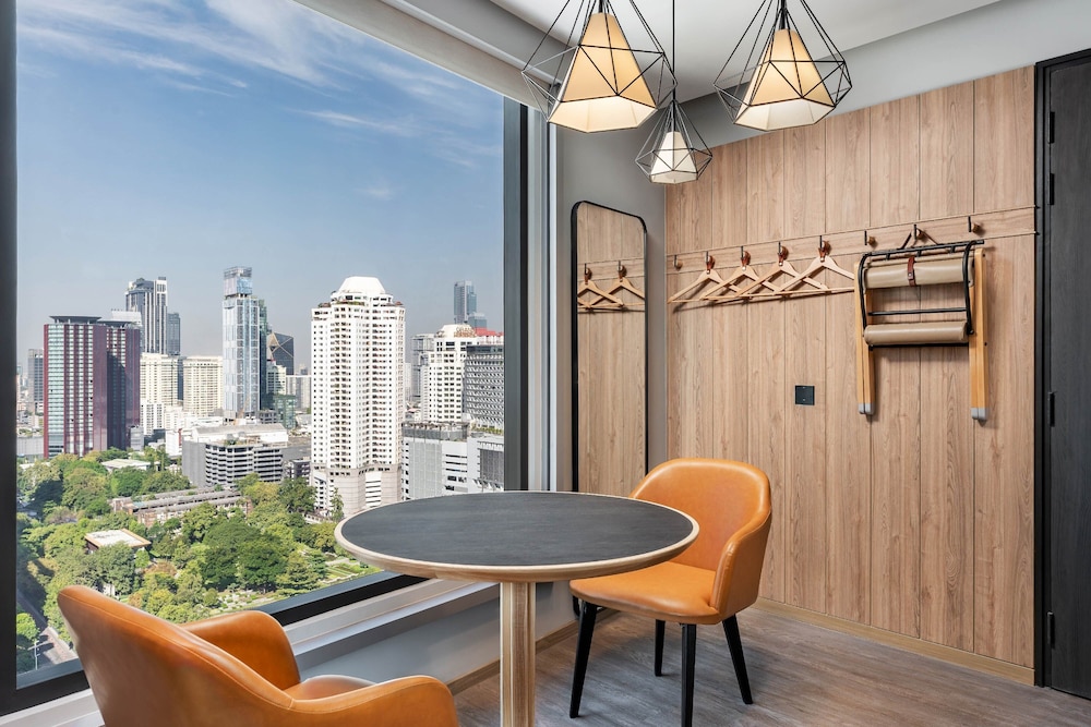 moxy bangkok ratchaprasong