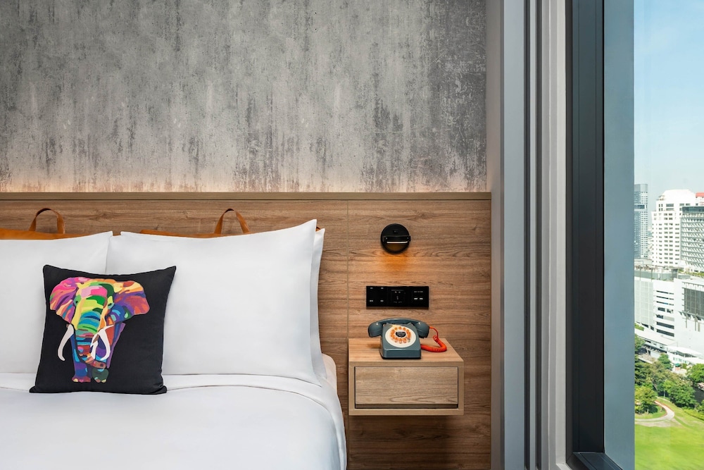 moxy bangkok ratchaprasong