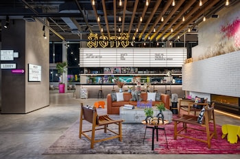 moxy bangkok ratchaprasong