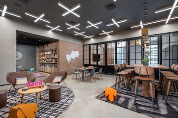 moxy bangkok ratchaprasong