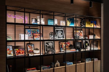 moxy bangkok ratchaprasong