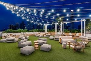 moxy bangkok ratchaprasong