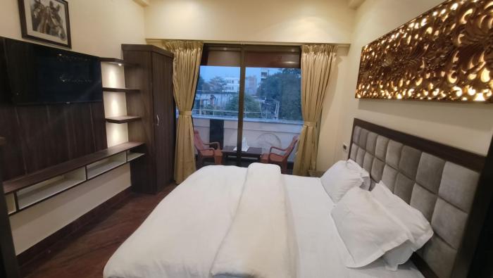 ratna hotel and banquet