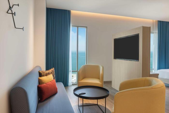 hampton by hilton kuwait salmiya