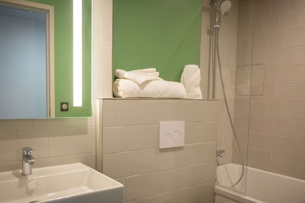 best western 11bauer paris st ouen