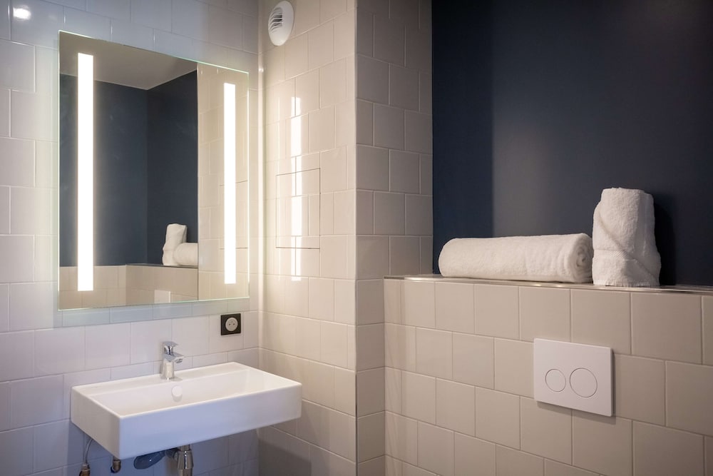 best western 11bauer paris st ouen