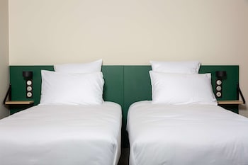 best western 11bauer paris st ouen