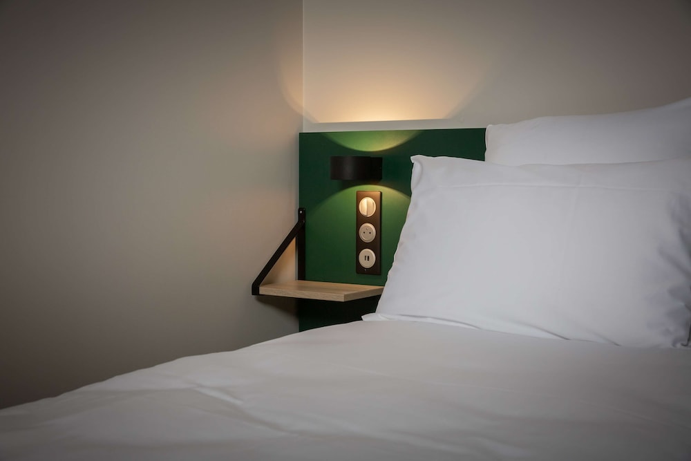 best western 11bauer paris st ouen