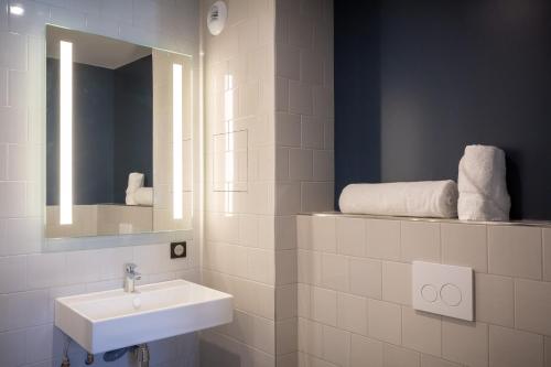 best western 11bauer paris st ouen