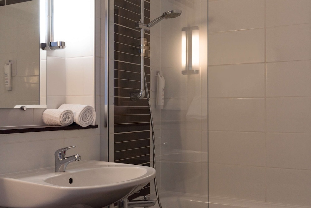 sure hotel by best western biarritz aeroport