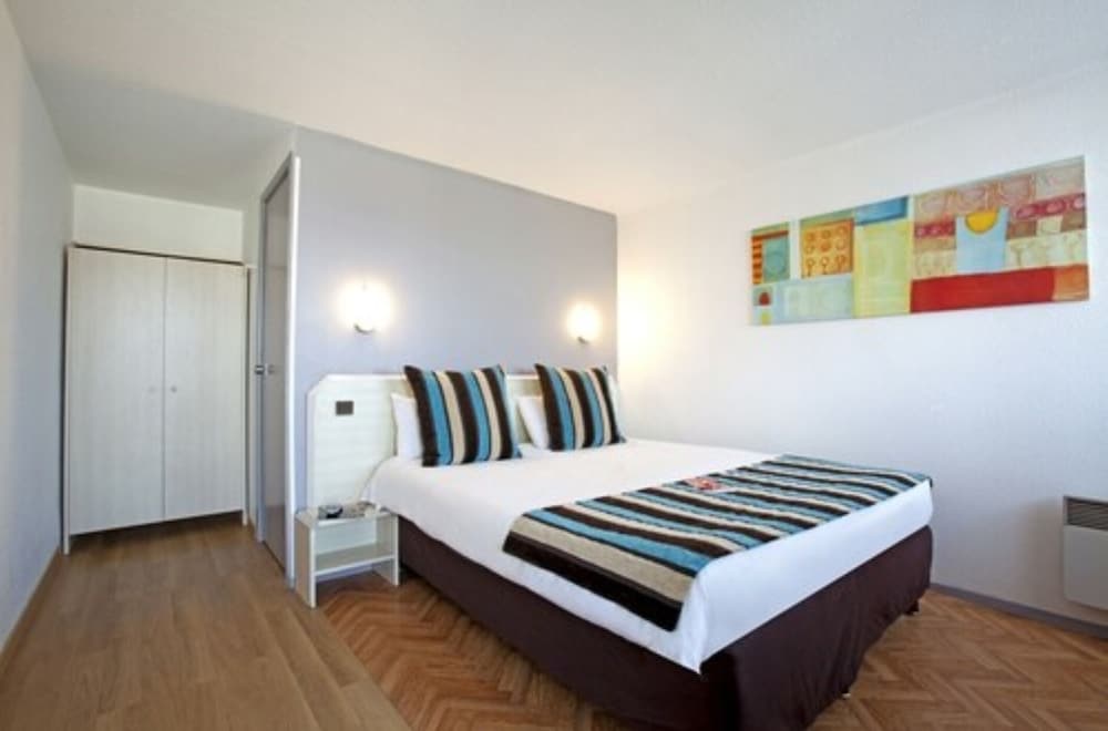 sure hotel by best western biarritz aeroport