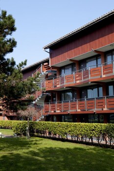 sure hotel by best western biarritz aeroport