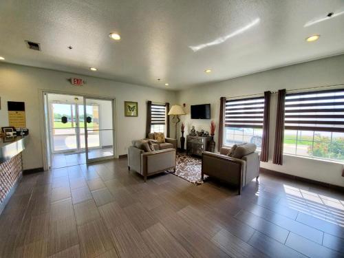 Super 8 By Wyndham Forney/East Dallas,,2 star