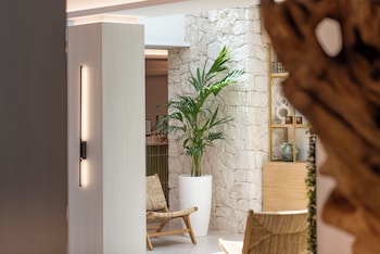 valentin somni hotel and suites