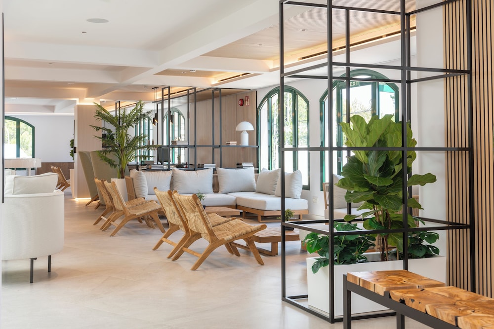 valentin somni hotel and suites