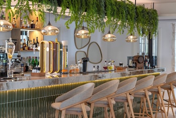 valentin somni hotel and suites