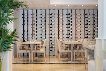 valentin somni hotel and suites