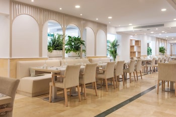 valentin somni hotel and suites