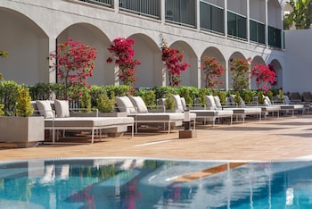 valentin somni hotel and suites