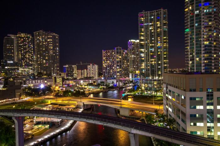 comfort inn and suites downtown brickell port of miami