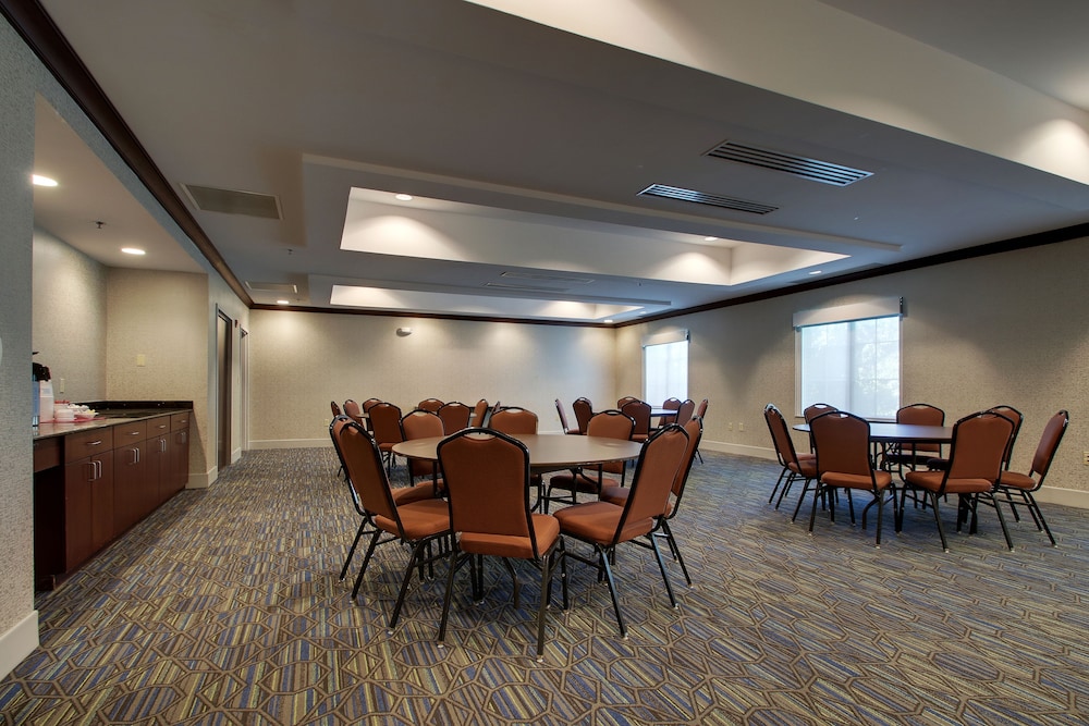 holiday inn express hotel and suites middleboro raynham by ihg