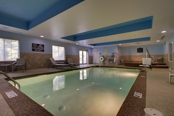 Holiday Inn Express Hotel & Suites Middleboro Raynham By Ihg,Near Poquoy Brook Golf Club,3 star