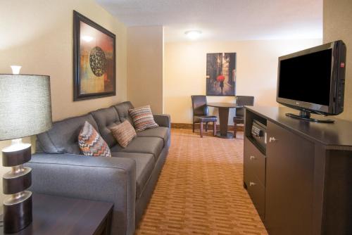 holiday inn express and suites sharon hermitage by ihg