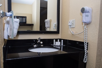 fairfield inn and suites by marriott boston milford
