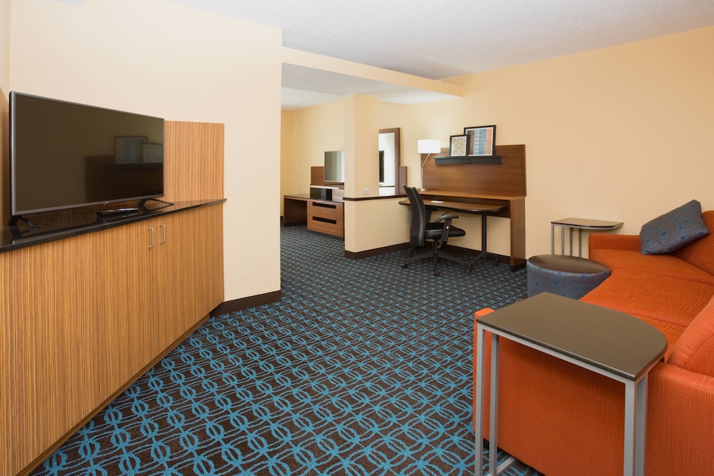 fairfield inn and suites by marriott boston milford