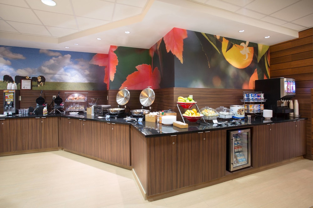 Fairfield Inn & Suites By Marriott Boston Milford,Worcester>>Milford,2.5 star