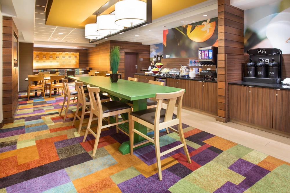 Fairfield Inn & Suites By Marriott Boston Milford,Worcester>>Milford,2.5 star