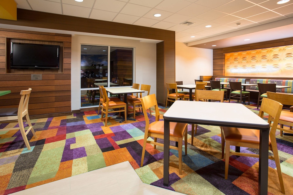 Fairfield Inn & Suites By Marriott Boston Milford,Worcester>>Milford,2.5 star