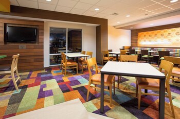 fairfield inn and suites by marriott boston milford