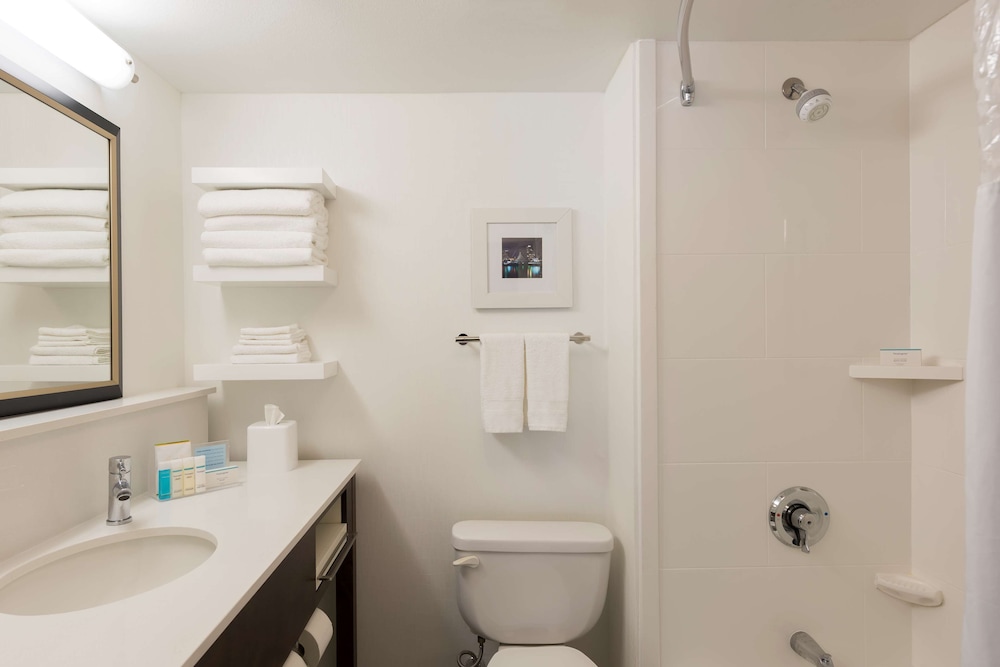 hampton inn by hilton milwaukee northwest