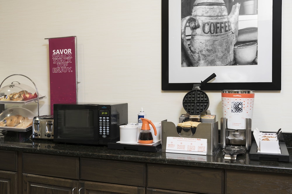 hampton inn by hilton milwaukee northwest