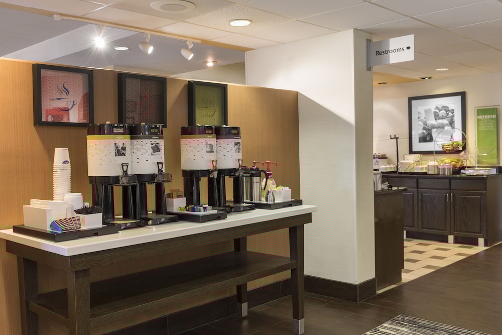 hampton inn by hilton milwaukee northwest