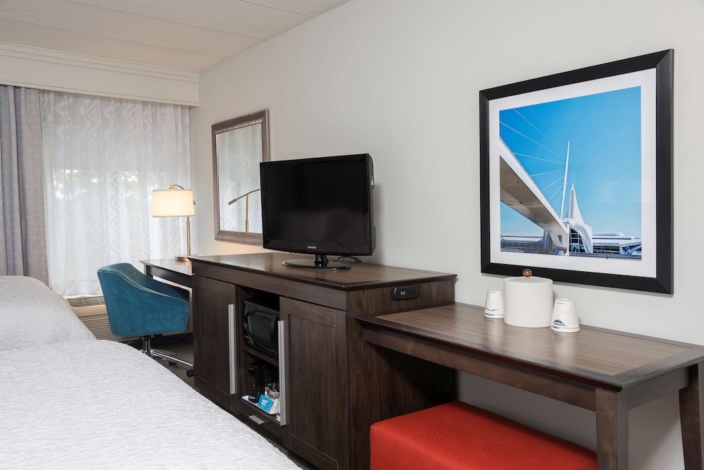 hampton inn by hilton milwaukee northwest