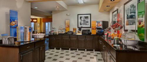 hampton inn by hilton milwaukee northwest