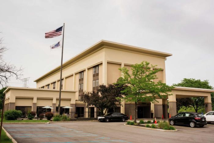 hampton inn by hilton milwaukee northwest