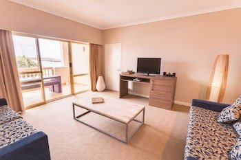 the marina hotel mindarie