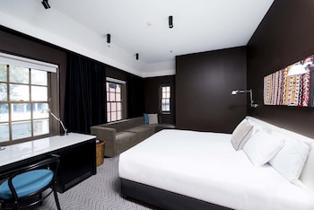 peppers gallery hotel canberra