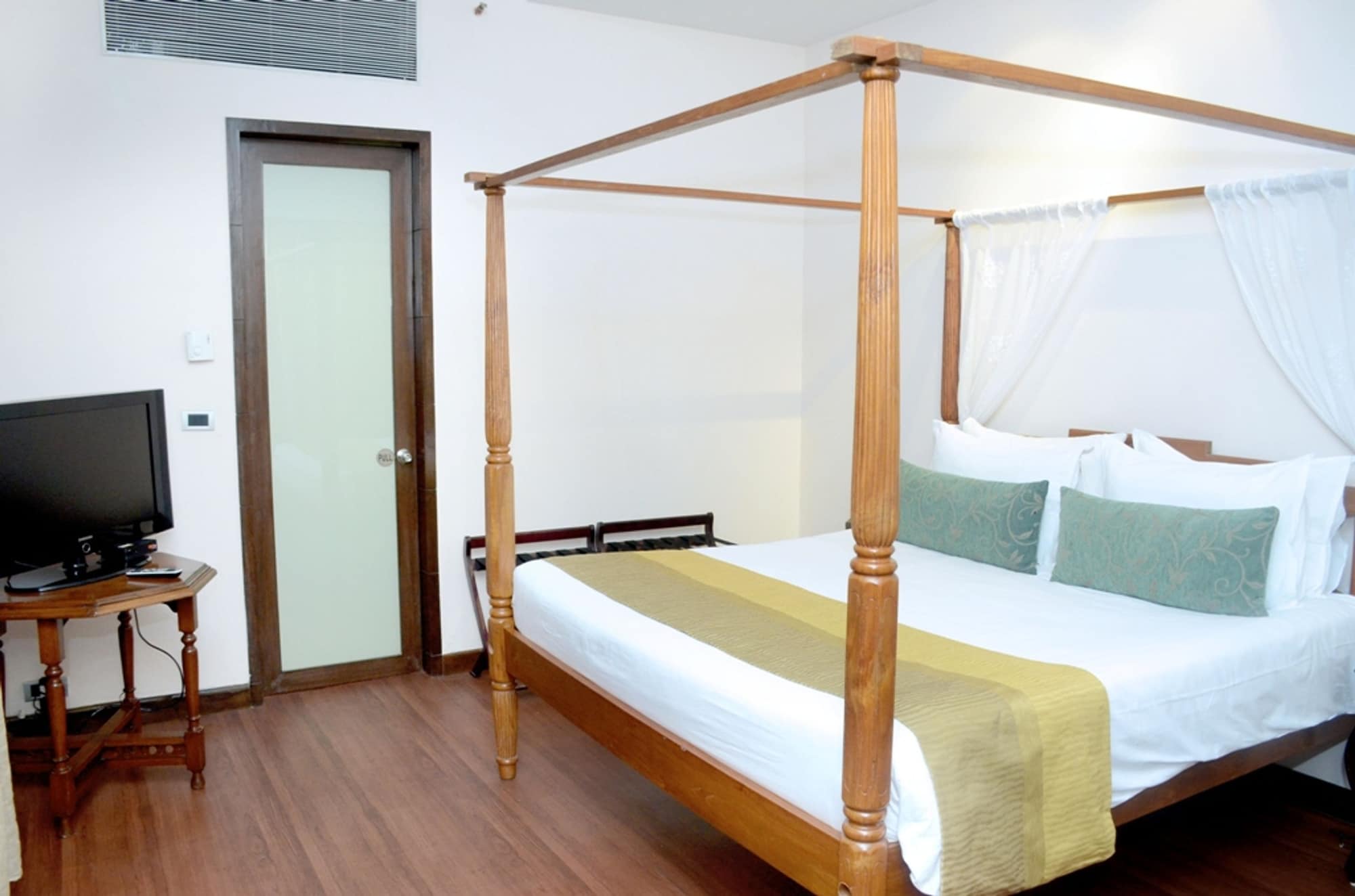 o hotel goa candolim beach