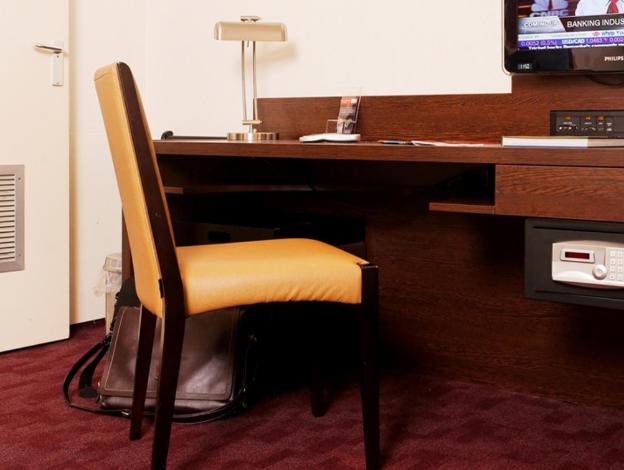 best western dam square inn